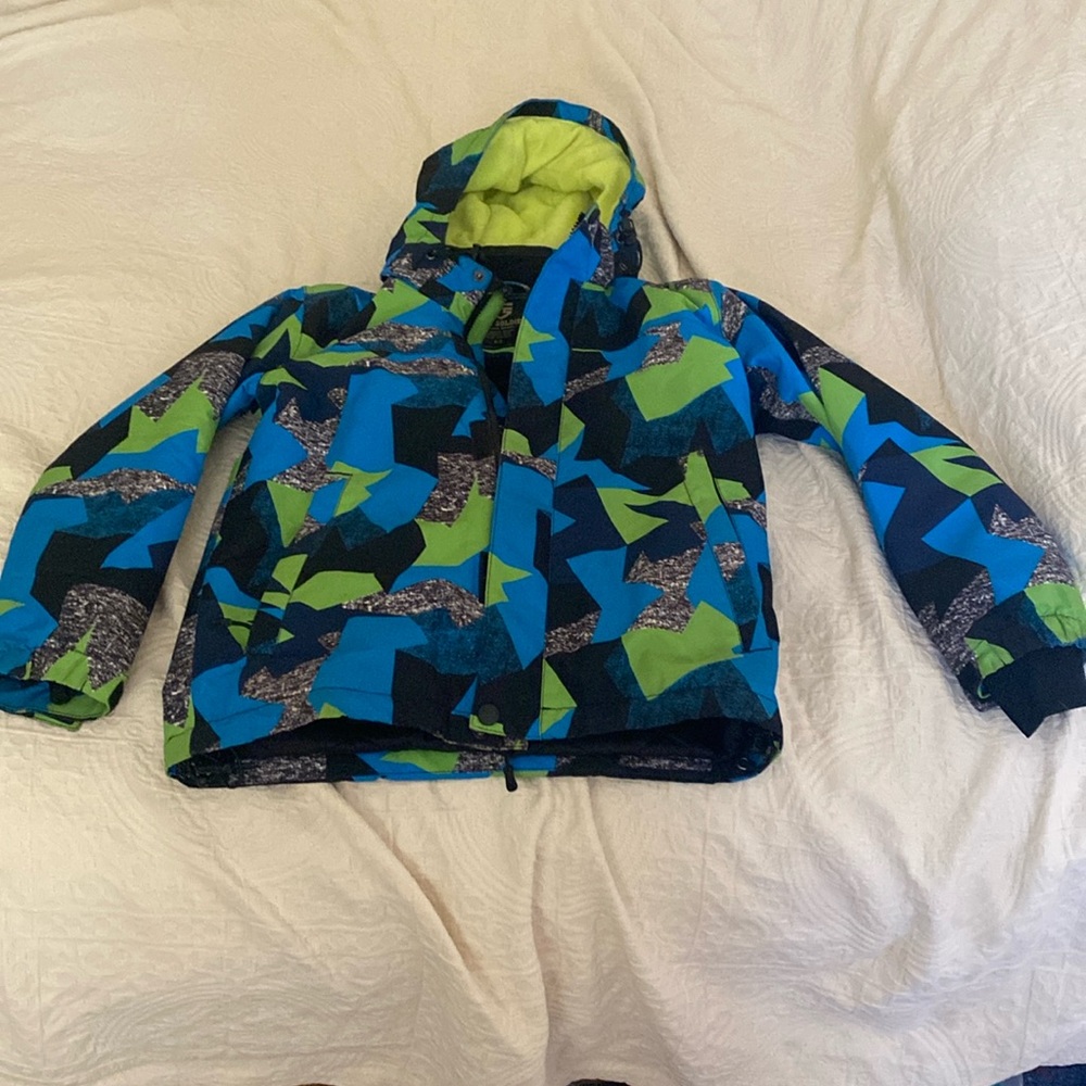 Big kids size 8/9 like new winter jacket